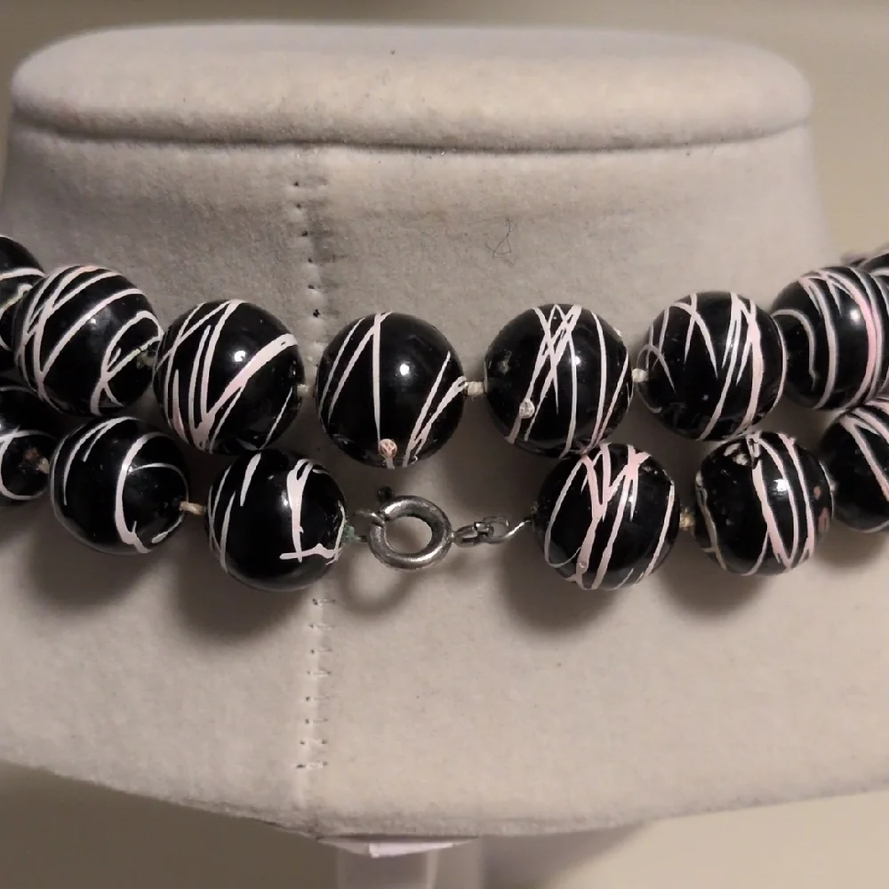 Elegant Black‎ With White And Light Pink Paint Stripes Beaded Costume Necklace